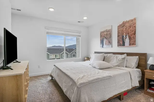 1087 E Waterway Ln, Saratoga Springs, UT 84045 - #3