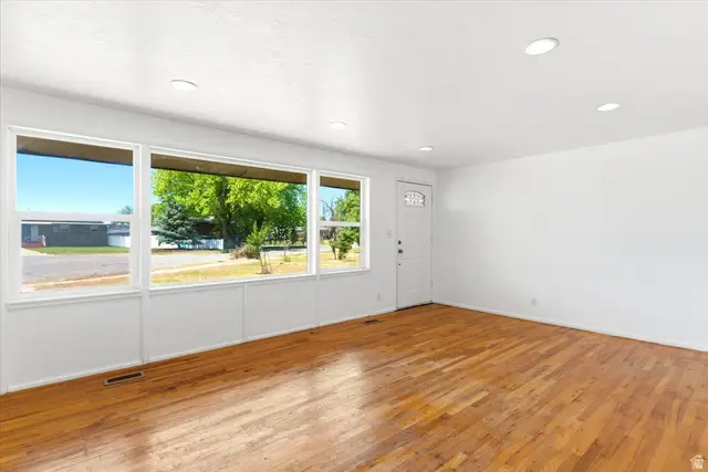 878 N Garnet E, Layton, UT 84041 - #3