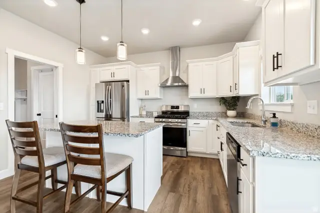 629 W Elberta Dr, Pleasant View, UT 84414 - #3