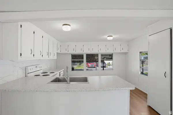 5067 S El Amador St, Holladay, UT 84117