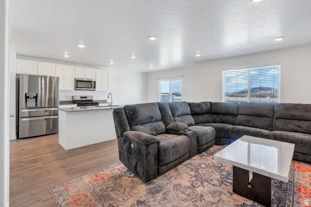 992 W Broadleaf Dr, Santaquin, UT 84655 - #2