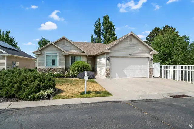 1606 W Seneca Dr N, Roy, UT 84067 - #1