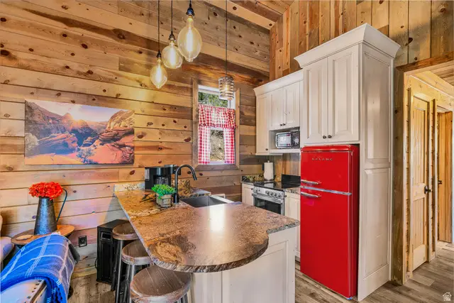 235 S Lewis Ln, Orderville, UT 84758 - #2