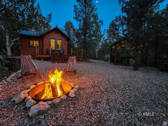 95 S White Oak St, Orderville, UT 84758