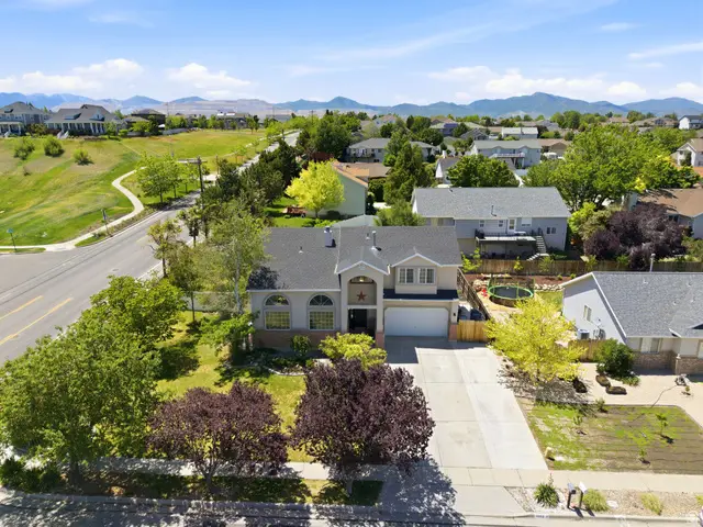 10188 Yorkshire Dr S, South Jordan, UT 84095 - #3
