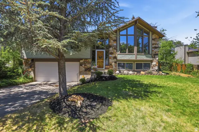 8938 S Manchester Ln, Sandy, UT 84093 - #2
