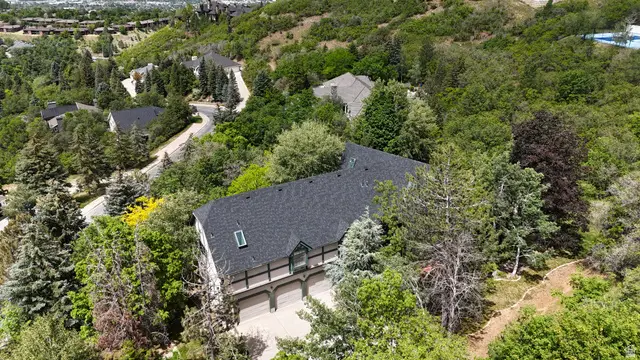 1903 E Ridge Hollow Dr, Bountiful, UT 84010 - #3