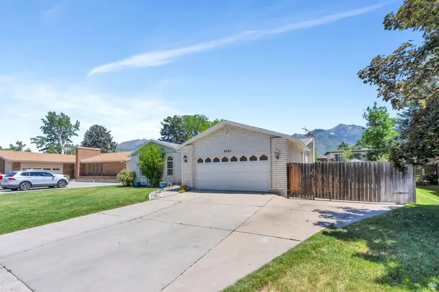 8093 S Beaumont Dr E, Sandy, UT 84093 - #3