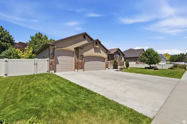 1302 W 2535 N, Clinton, UT 84015 - #2