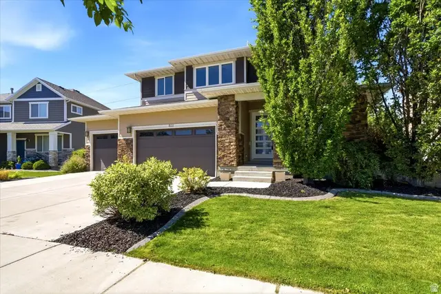 822 W Star Spangled Dr, Bluffdale, UT 84065 - #2