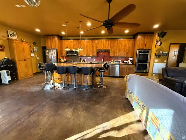 996 W Sr 24, Torrey, UT 84775