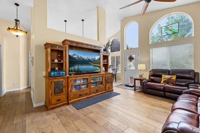 107 E Pebble Beach Dr, Stansbury Park, UT 84074 - #3