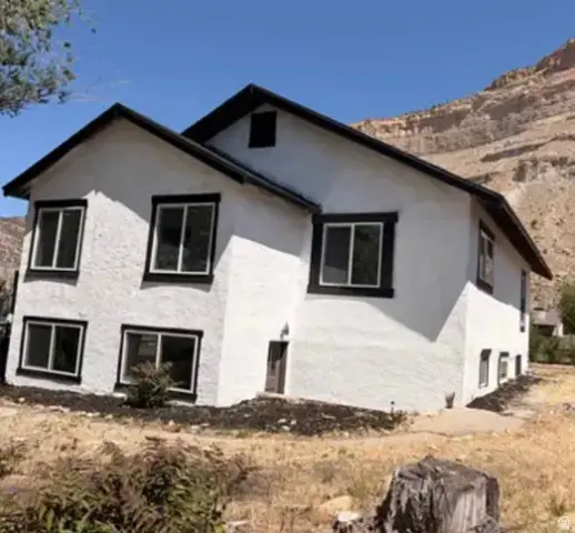 47 B St, Helper, UT 84526