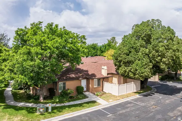 8956 S Golden Field Way E, Sandy, UT 84094