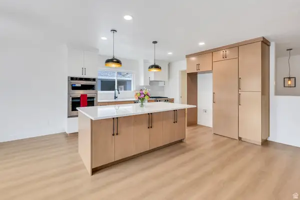 8453 S Windmill Dr, West Jordan, UT 84081