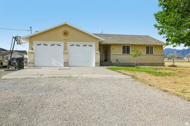 425 W Cherry St, Grantsville, UT 84029 - #2
