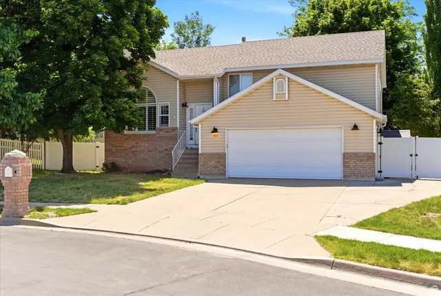 627 W Fremont Cir N, Centerville, UT 84014 - #3