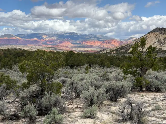 2196 E Teasdale Rd, Teasdale, UT 84773 - #3