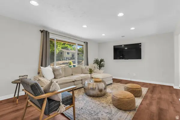 1124 E Webster Dr, Sandy, UT 84094