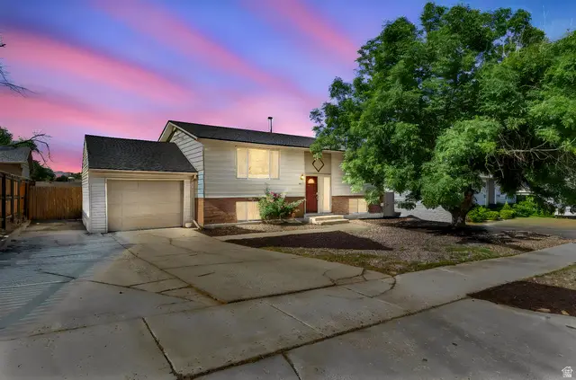 1124 E Webster Dr, Sandy, UT 84094 - #2