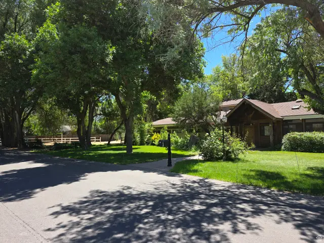 1846 E Charleston Ln, Holladay, UT 84121 - #3