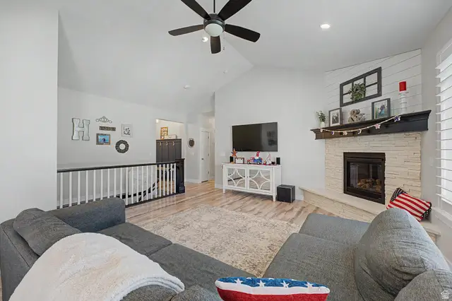 692 W Baxter Ln, Saratoga Springs, UT 84045 - #3
