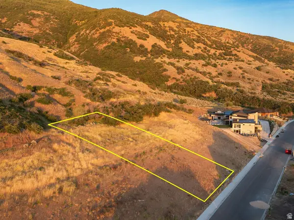 241 Rock Loft Ridge Dr, Fruit Heights, UT 84037