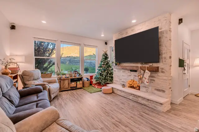 693 S Grant Ln, North Salt Lake, UT 84054 - #3