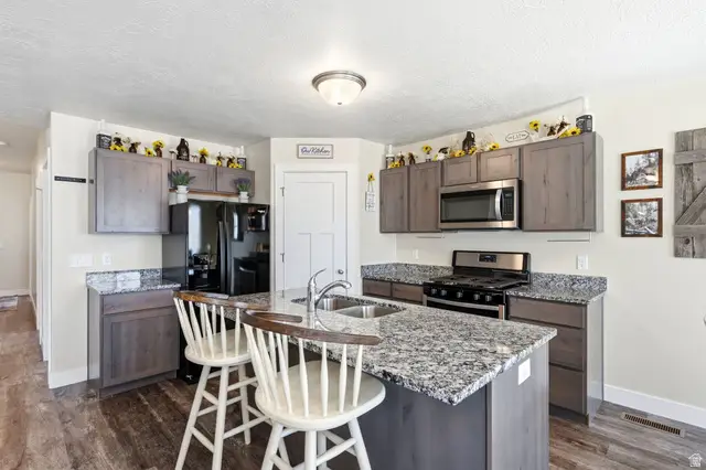1121 W Honeycomb Dr, Grantsville, UT 84029 - #2