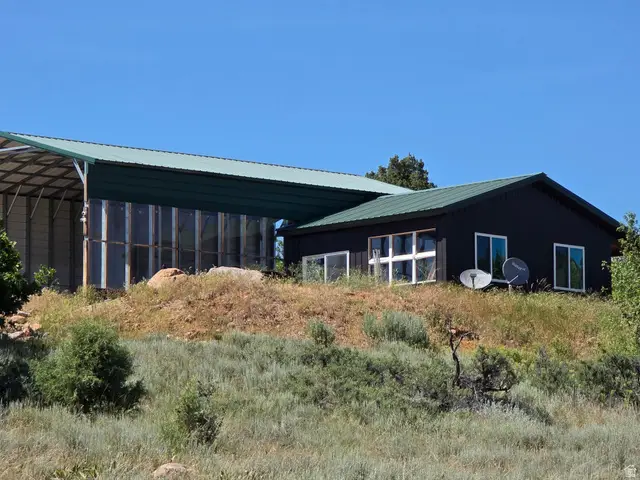 2924 N Water Canyon Ave, Huntsville, UT 84317 - #3