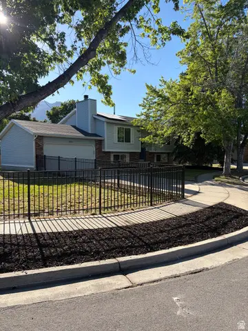 8957 S Powderhorn Ct E, Sandy, UT 84093 - #2