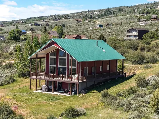 2330 S Valleyview Dr, Garden City, UT 84028 - #1