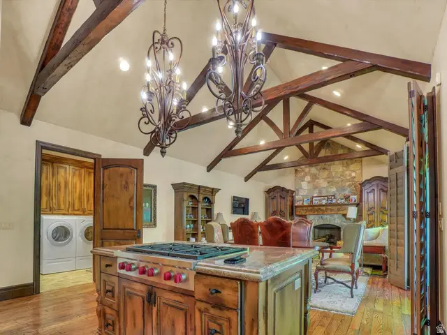 8283 S Bavarian Ct E, Cottonwood Heights, UT 84093 - #3
