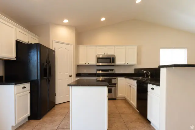 763 N Canterburry Ct E, Saratoga Springs, UT 84045 - #2