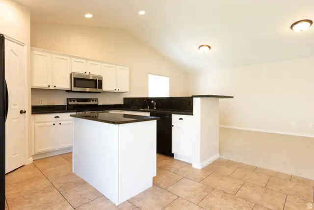 763 N Canterburry Ct E, Saratoga Springs, UT 84045 - #3