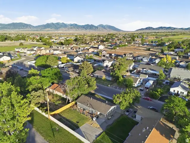 229 E Cherry St, Grantsville, UT 84029 - #2