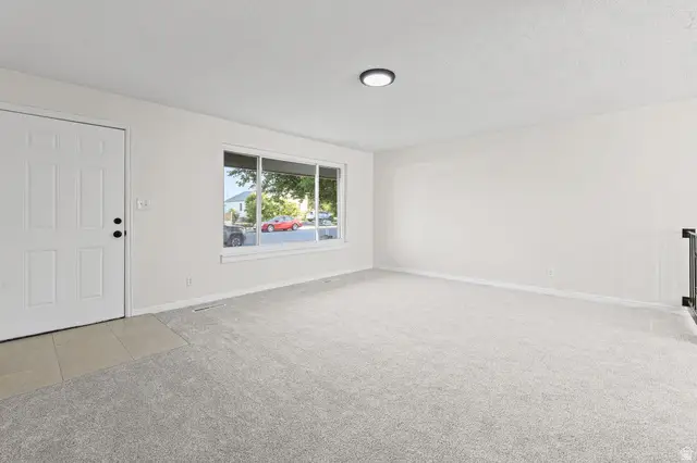 229 E Cherry St, Grantsville, UT 84029 - #3