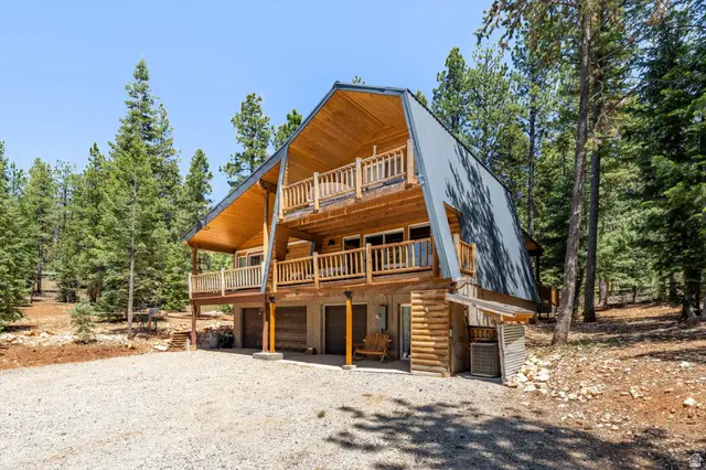 570 N Skyline Cir, Duck Creek Village, UT 84762 - #2