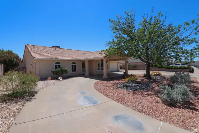 1740 Tamarisk Dr, Santa Clara, UT 84765 - #1