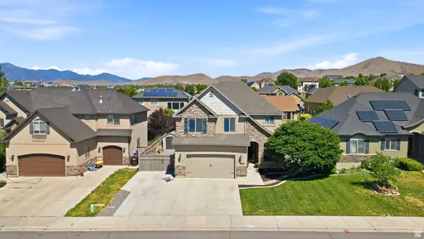 3817 E Pinehurst Dr, Eagle Mountain, UT 84005