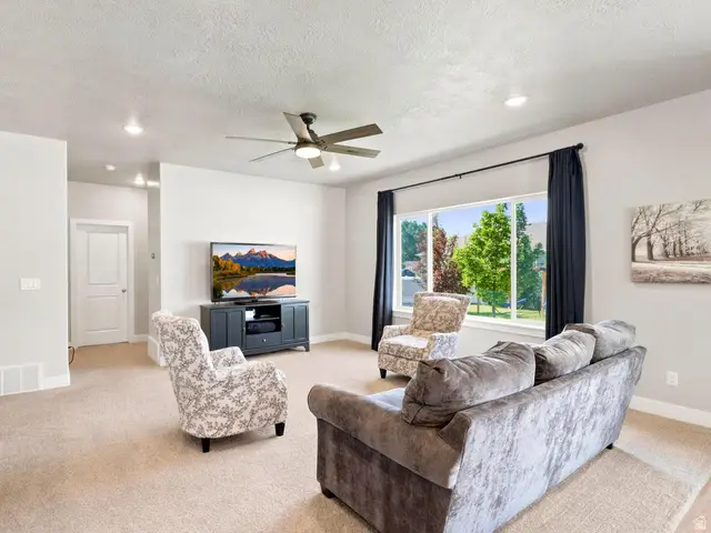 693 E 480 S, Hyrum, UT 84319 - #2