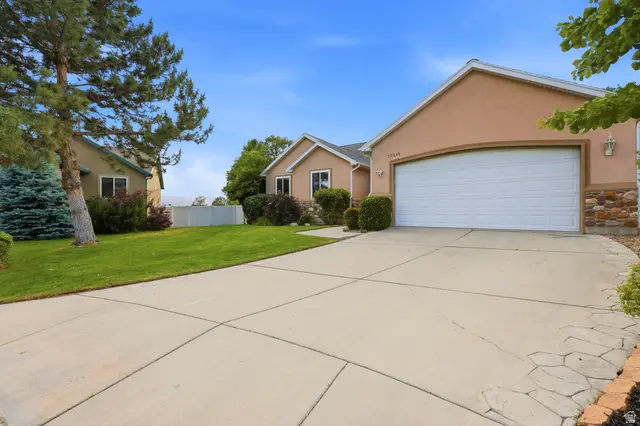 10218 S Sandy Willows Cv, Sandy, UT 84070 - #2