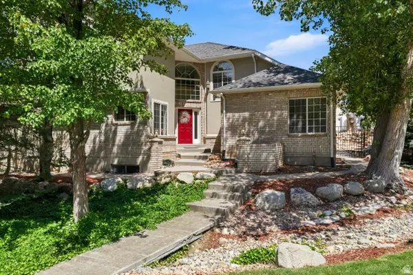 1927 E Bear Creek Dr S, Draper, UT 84020