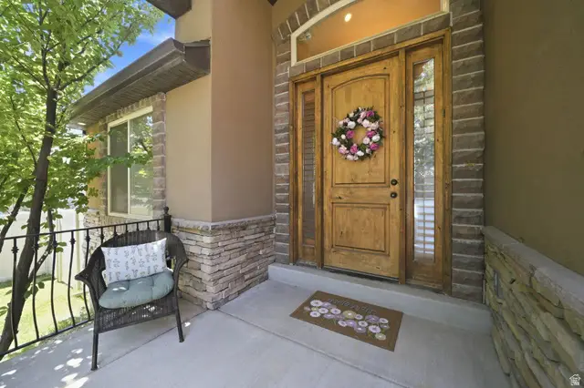 11372 S Via Arboles Ct W, South Jordan, UT 84095 - #3