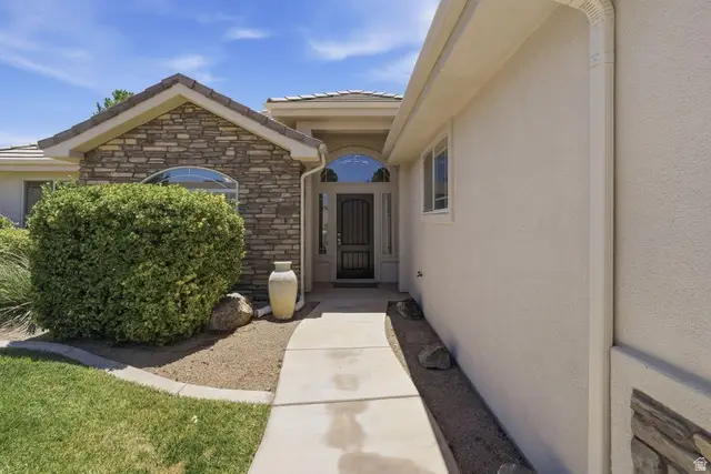 988 E Silver Falls Dr, Washington, UT 84780 - #3