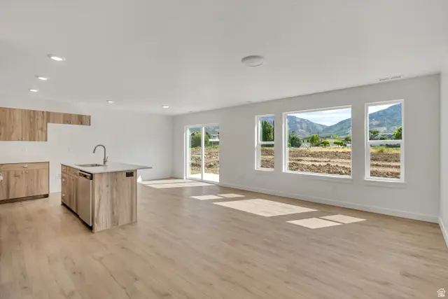 1068 N Summit View Dr W, Harrisville, UT 84404 - #2