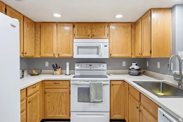 490 E 700 S #A 4, Clearfield, UT 84015 - #3