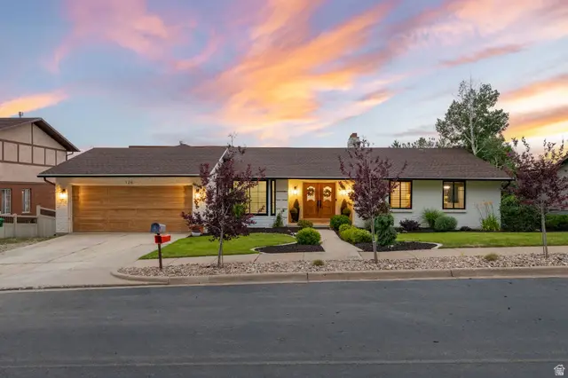 126 S Sunset Dr, Farmington, UT 84025 - #2