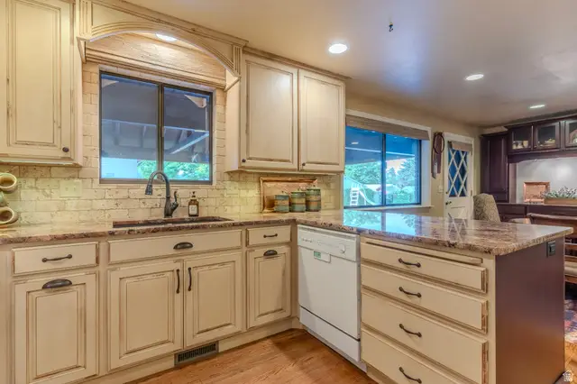 2518 W Carson Ln S, West Jordan, UT 84084 - #2