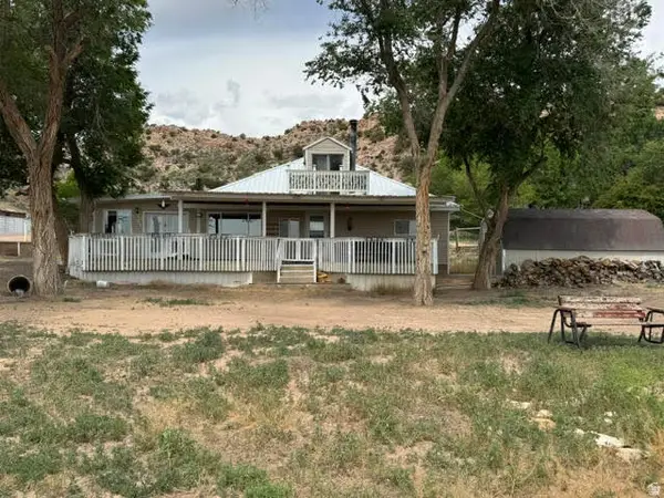 1124 Washam Rd, Green River, WY 82935